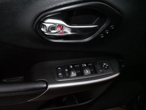 Used 2019 Jeep Cherokee Limited w/ Technology Group image 19