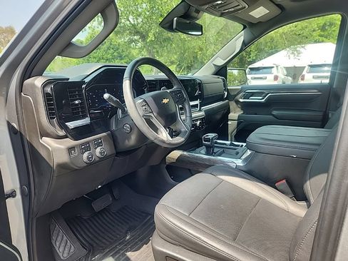 Used 2023 Chevrolet Silverado 1500 LTZ w/ Z71 Off-Road Package AWD/4WD image 7