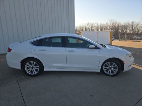 Used 2015 Chrysler 200 Limited w/ Convenience Group image 1