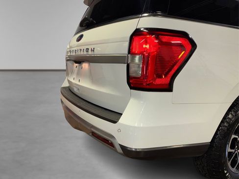 Used 2024 Ford Expedition XLT image 18