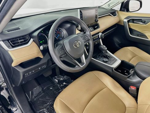 Used 2022 Toyota RAV4 XLE Premium AWD/4WD image 9