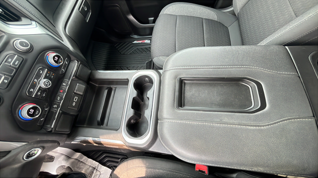 Used 2022 Chevrolet Silverado 1500 LT Trail Boss w/ LPO, Dark Essentials Package AWD/4WD image 17