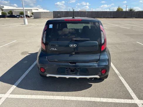 Used 2017 Kia Soul + FWD image 4