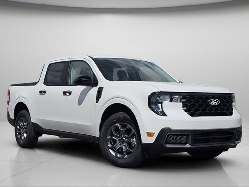 New 2026 Ford Maverick XLT w/ XLT Luxury Package AWD/4WD image 2