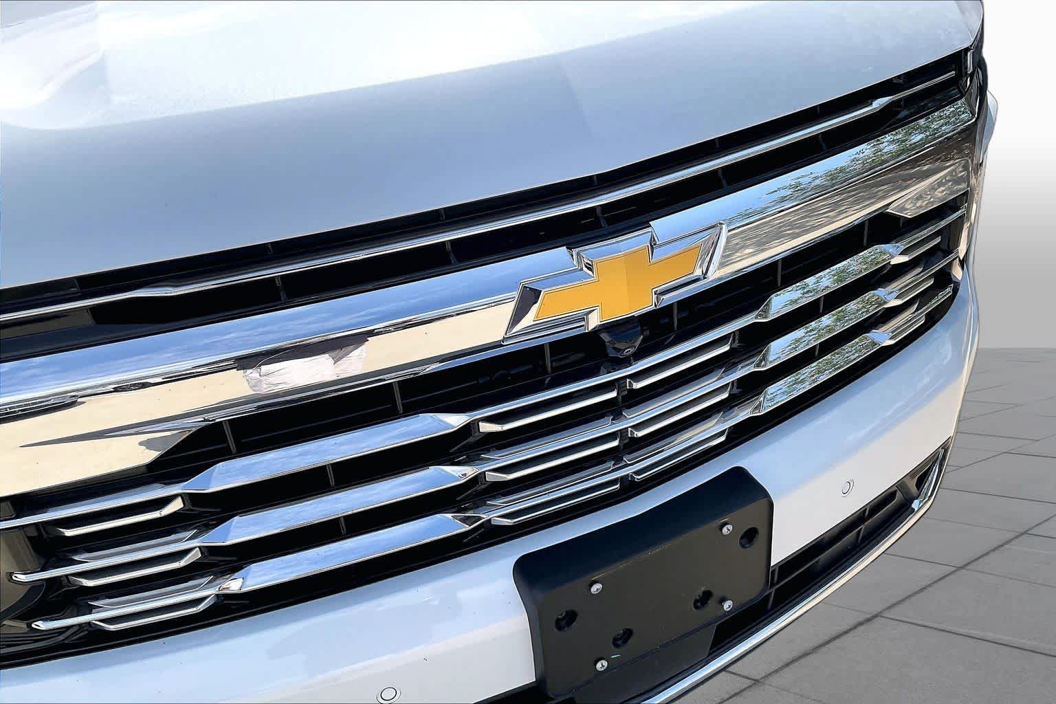 Used 2026 Chevrolet Suburban Premier w/ Sun And Tow Package RWD image 29