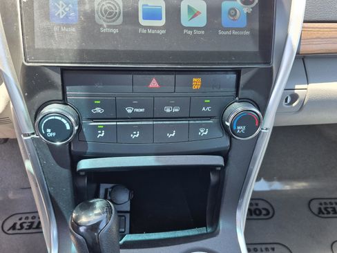 Used 2016 Toyota Camry LE FWD image 23