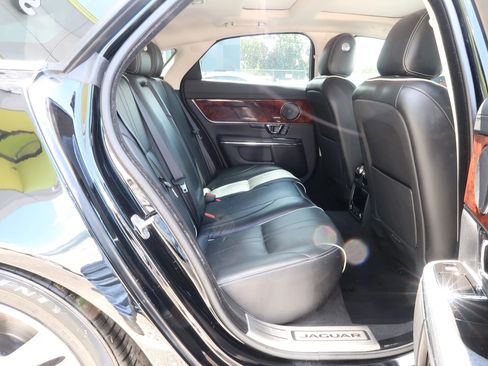 Used 2017 Jaguar XJ R-Sport image 17