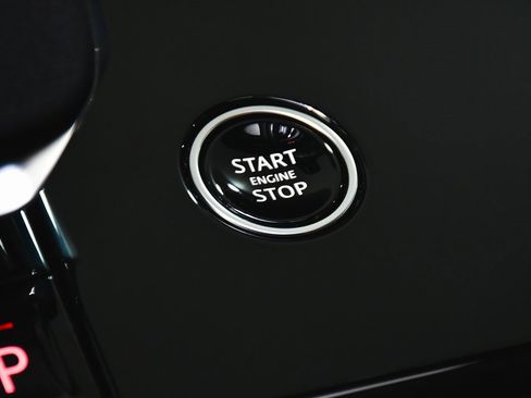 Used 2024 Land Rover Range Rover Sport SE image 37