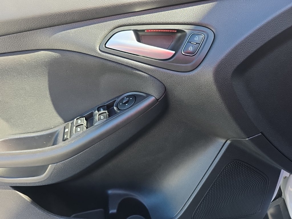 Used 2015 Ford Focus SE w/ Equipment Group 201A FWD image 13