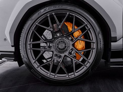 Used 2025 Lamborghini Urus Performante AWD/4WD image 3