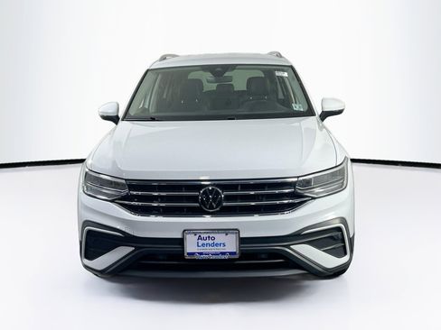 Used 2022 Volkswagen Tiguan SE image 2