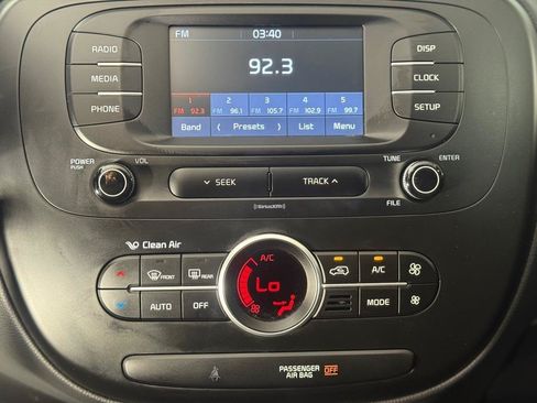 Used 2017 Kia Soul + FWD image 40