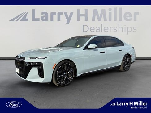 Used 2025 BMW 760i xDrive w/ Premium Package image 1
