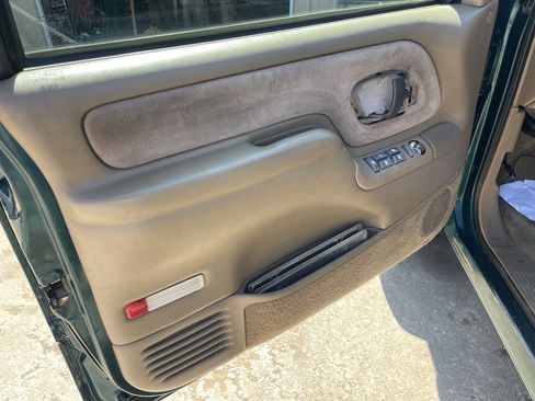 Used 1995 GMC Suburban 4WD image 8