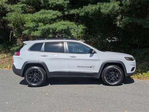 Certified 2022 Jeep Cherokee Latitude w/ Sun & Sound Group image 4