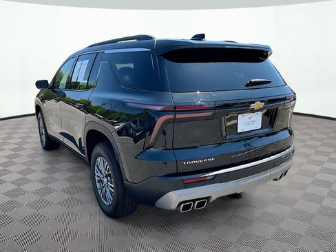 Used 2025 Chevrolet Traverse LT FWD image 8