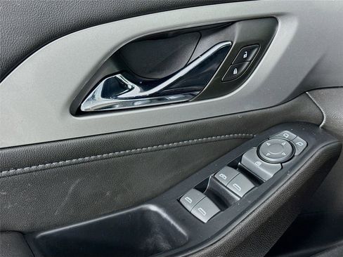 Used 2023 Chevrolet Traverse LT image 17