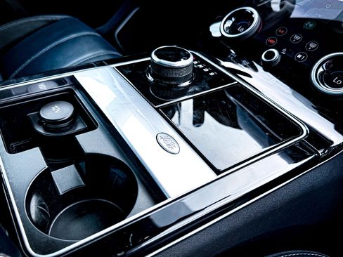 Used 2018 Land Rover Range Rover Velar R-Dynamic SE image 26