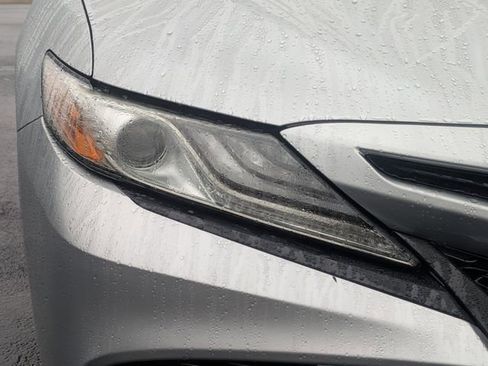 Used 2019 Toyota Camry XSE image 10