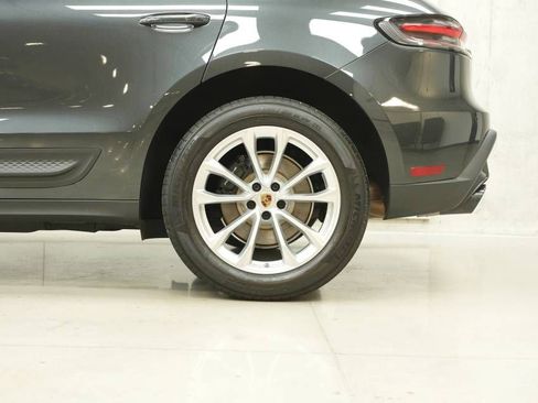 Used 2025 Porsche Macan AWD/4WD image 42