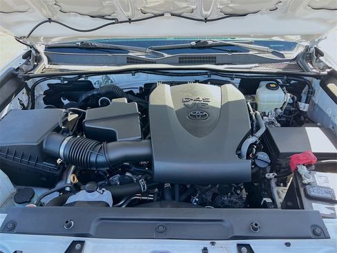 Used 2022 Toyota Tacoma TRD Off-Road image 30