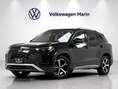 Used 2025 Volkswagen Tiguan SE w/ Panoramic Sunroof Package