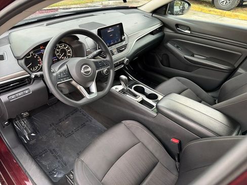 Used 2024 Nissan Altima 2.5 SV FWD image 13