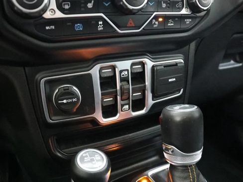 Used 2022 Jeep Wrangler Unlimited Sahara AWD/4WD image 32