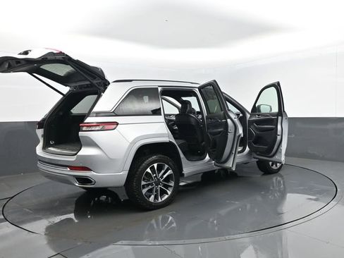 Used 2023 Jeep Grand Cherokee Overland w/ Luxury Tech Group IV AWD/4WD image 34