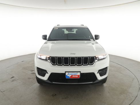 New 2025 Jeep Grand Cherokee Laredo image 3