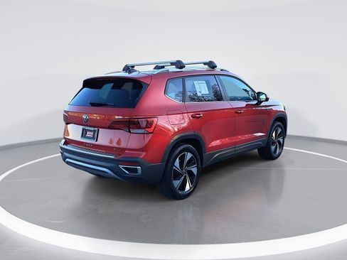 Used 2024 Volkswagen Taos SE image 3