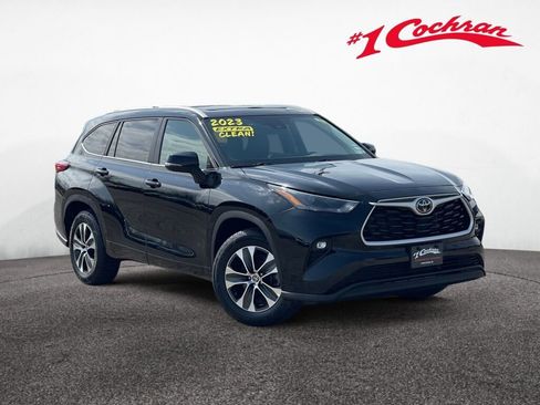 Used 2023 Toyota Highlander XLE FWD image 1