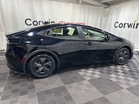 Used 2025 Toyota Prius Plug-In Hybrid image 10