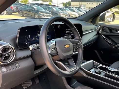 Used 2026 Chevrolet Equinox LT FWD image 16