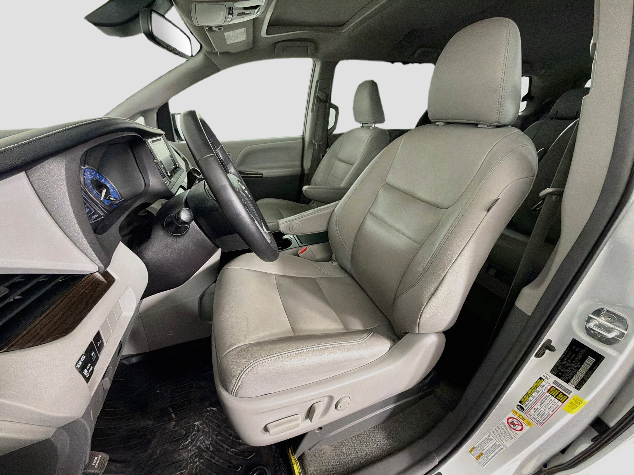 Used 2018 Toyota Sienna XLE w/ XLE Navigation Package AWD/4WD image 13