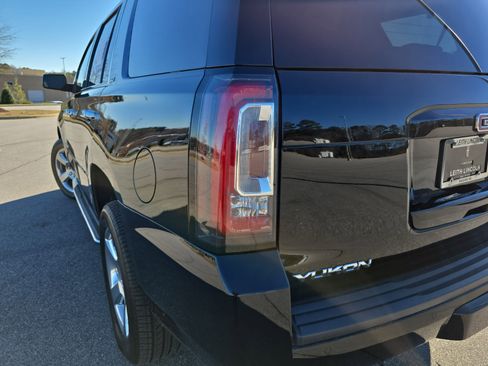 Used 2019 GMC Yukon SLT image 37