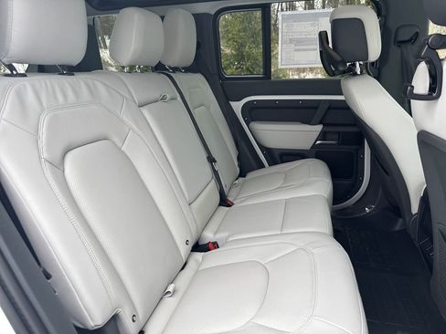 New 2026 Land Rover Defender 110 X-Dynamic SE image 17