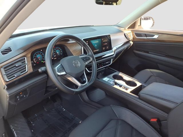 Used 2025 Volkswagen Atlas SE FWD image 12