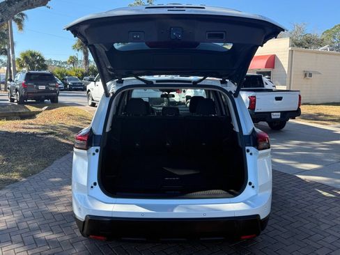 Used 2024 Nissan Rogue SV AWD/4WD image 5