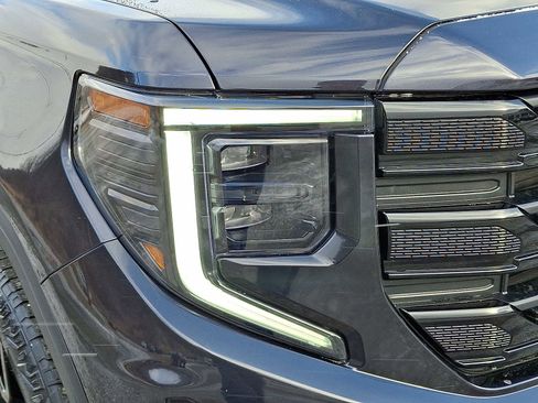 Used 2023 GMC Sierra 1500 Elevation image 10