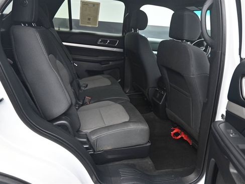Used 2016 Ford Explorer XLT AWD/4WD image 10