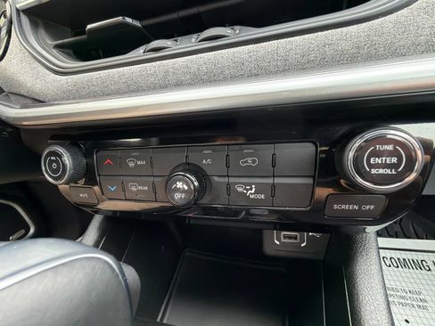 Used 2023 Jeep Compass Latitude w/ Sun and Sound Group AWD/4WD image 23