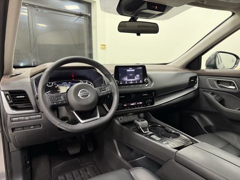 Used 2021 Nissan Rogue SV w/ Premium Package FWD image 17