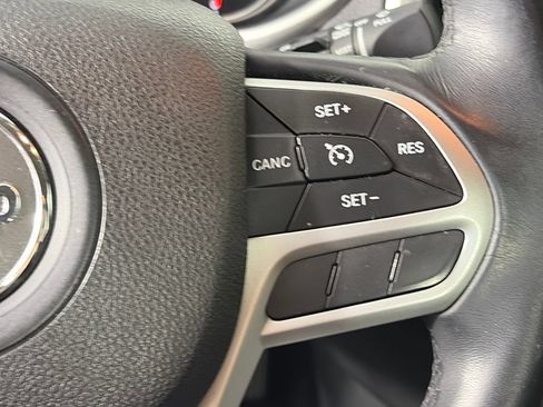 Used 2017 Jeep Cherokee Trailhawk w/ Trailer Tow Group AWD/4WD image 18