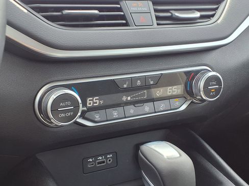 Used 2019 Nissan Altima 2.5 SV AWD/4WD image 9