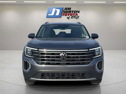 Used 2024 Volkswagen Atlas SE image 2