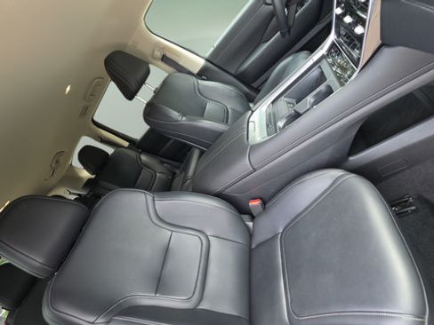 Used 2025 Nissan Armada SV AWD/4WD image 14