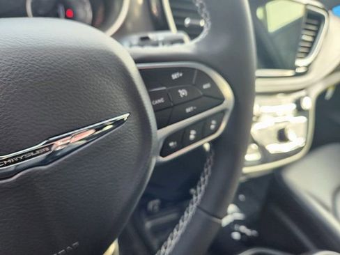 New 2025 Chrysler Pacifica Select w/ Fav Edition Package FWD image 22