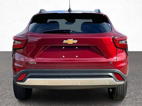 Used 2024 Chevrolet Trax LT w/ Sunroof Package image 6