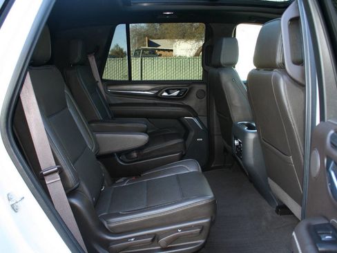 Used 2021 GMC Yukon Denali w/ Denali Premium Package image 35